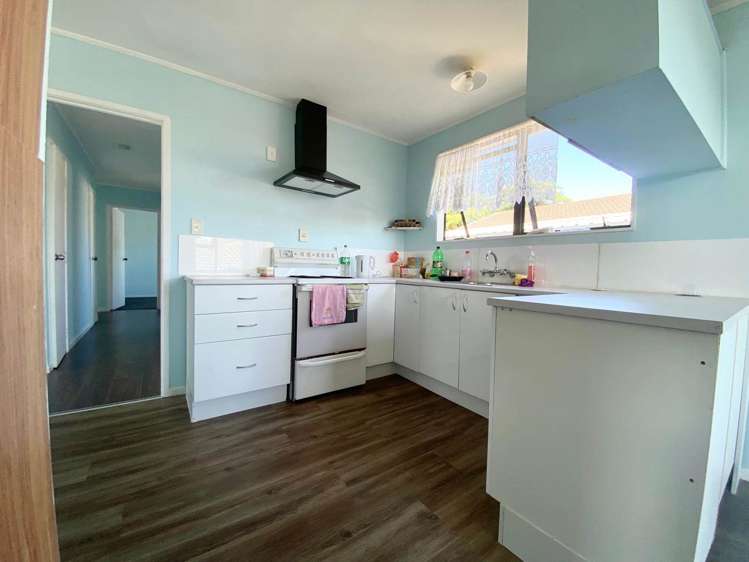 3/1 Rebecca Rise Clendon Park_7