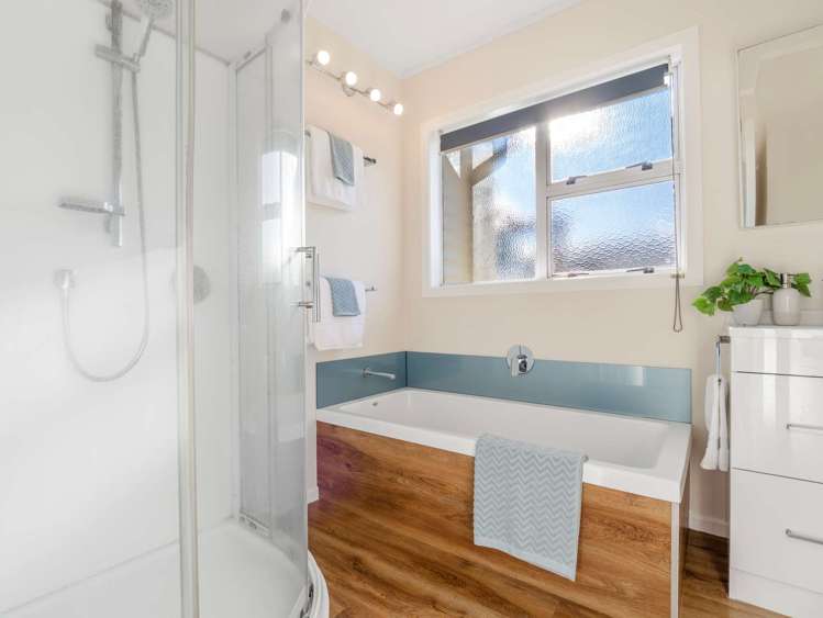 44 Basley Road Owhata_13