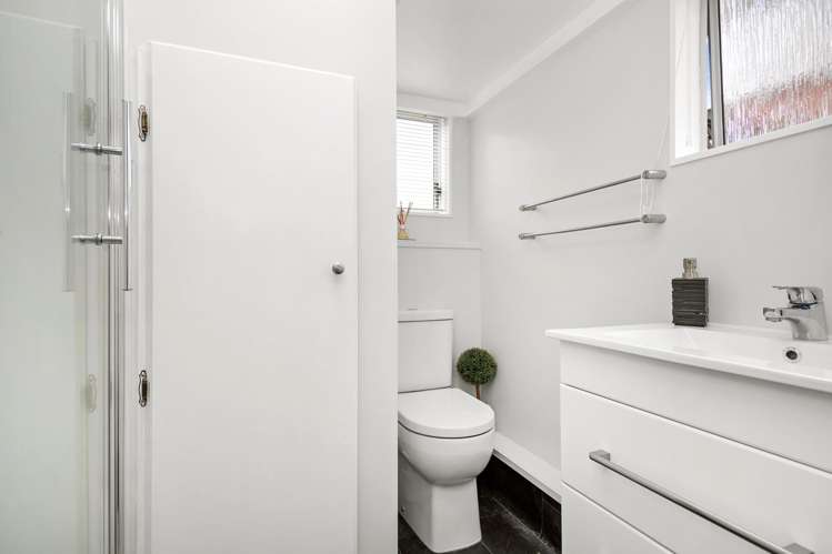 4 Monterey Place Totara Park_13