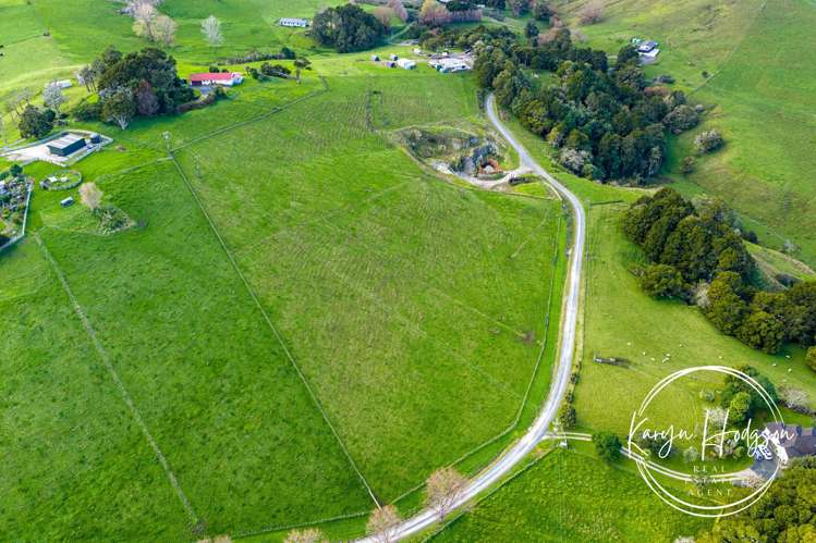 55 Puriri Glade Maungaturoto_19
