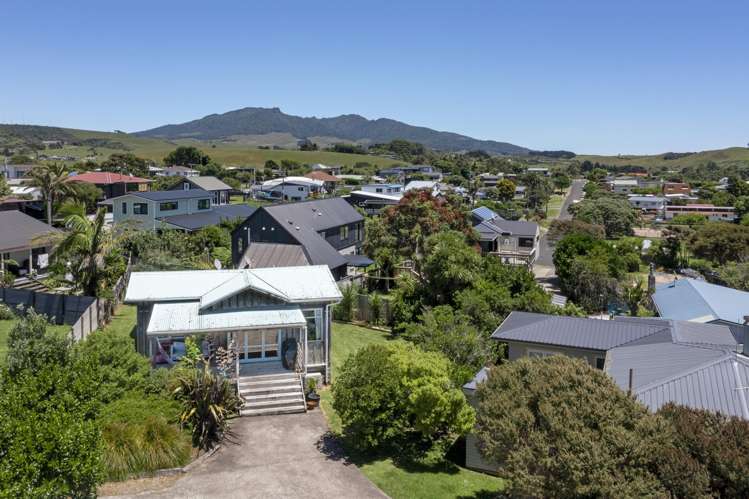 10a Marine Parade Raglan_2