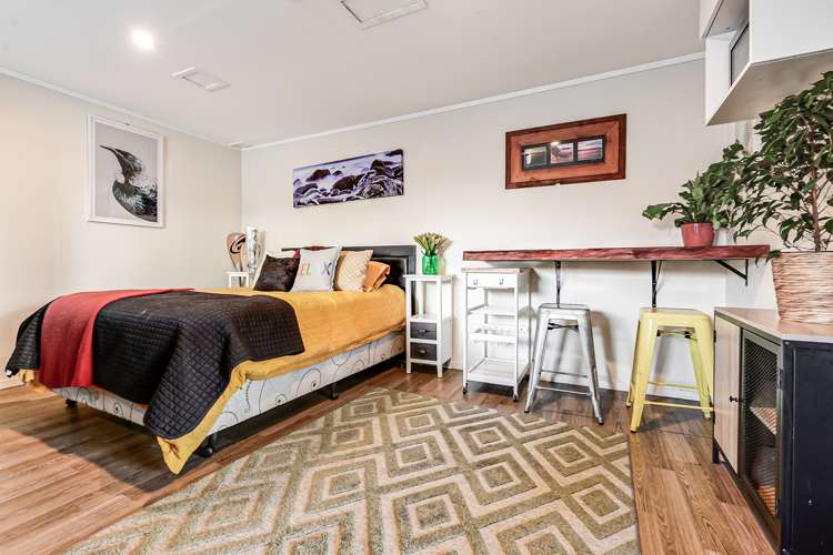 2 Point Street Raglan_13