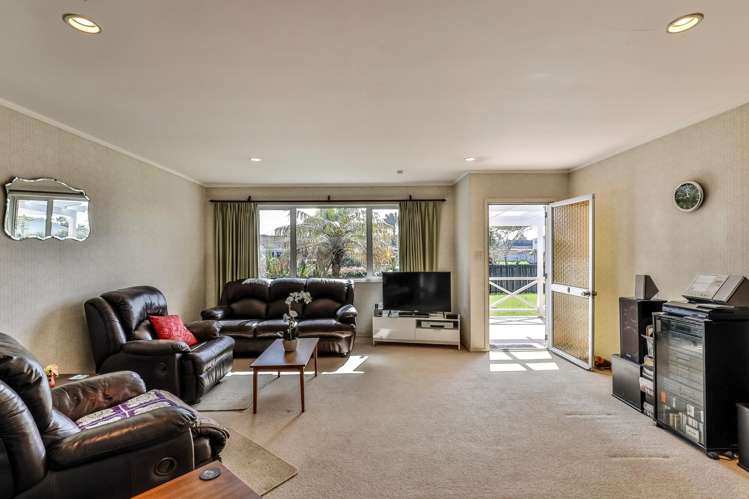2/5 Vivian Wilson Drive Eastern Beach_7