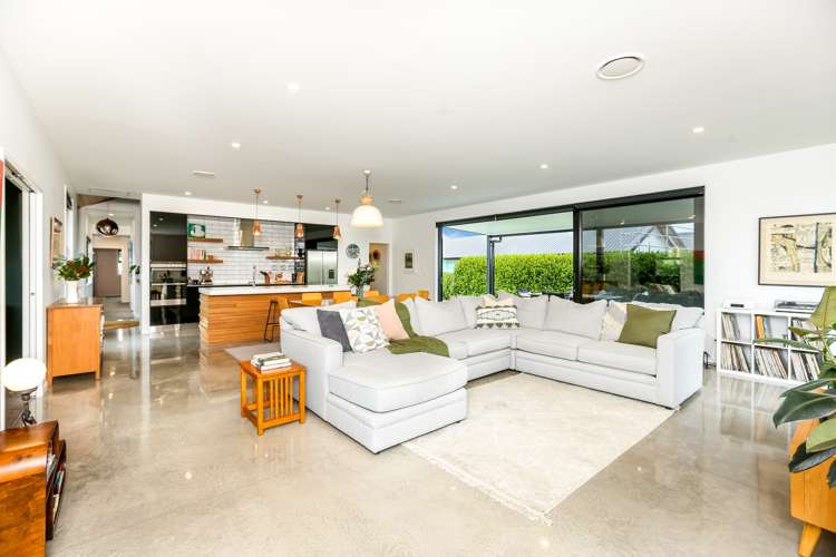 8a Sampson Avenue Waiwhakaiho_3