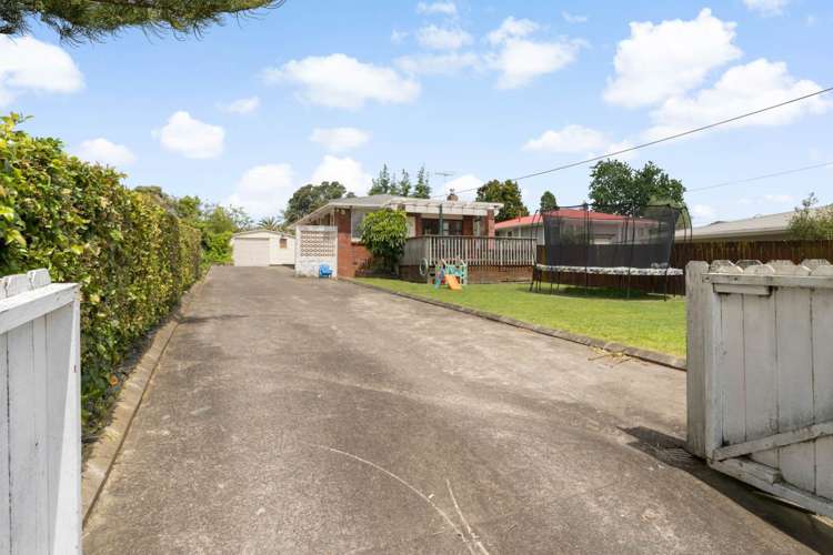 12 Amberley Avenue Te Atatu South_17