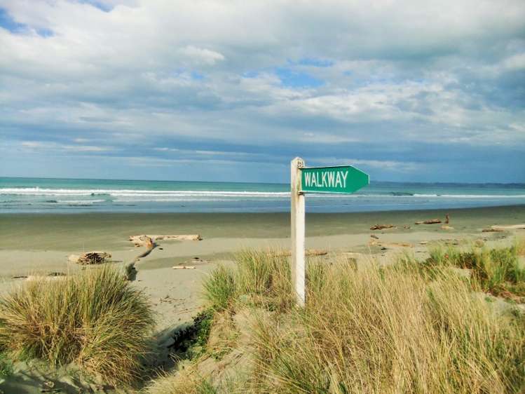 25 Blakes Approach Mahia_5