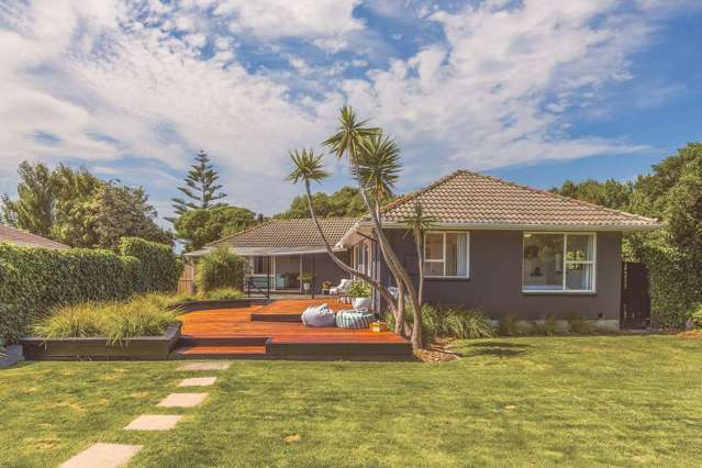 Sun-Soaked Southshore HOME