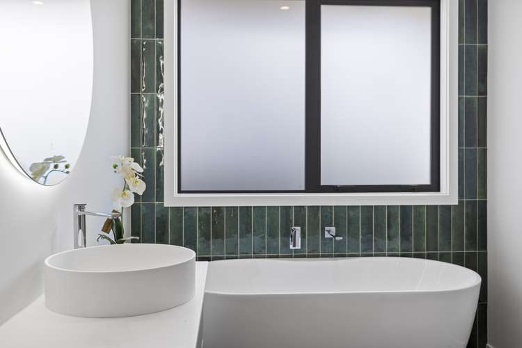 6 Burns Street Westown_16