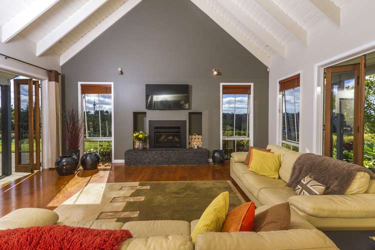 161 Lloyd Road Riverhead_11