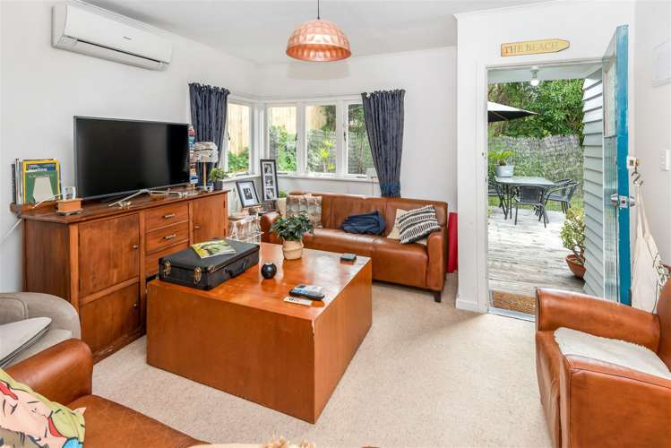 1/87 Beach Road Mellons Bay_2