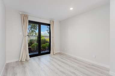8 Alexander French Close_3