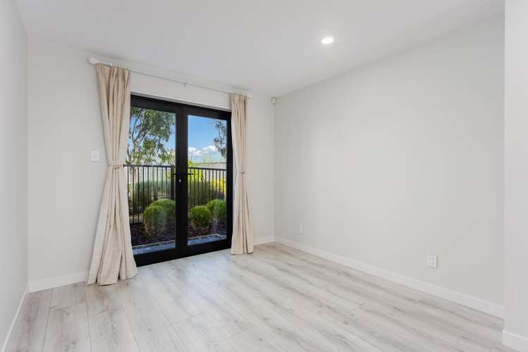 8 Alexander French Close_3