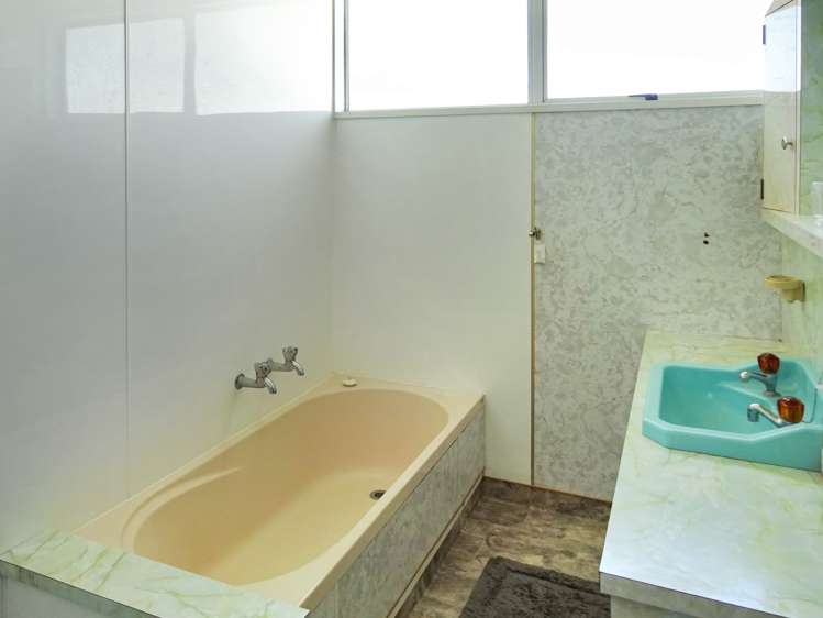 7 Hennessy Street West Foxton Beach_15