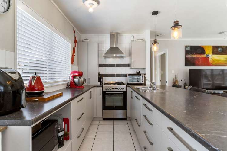 22B Holiday Road Stanmore Bay_16