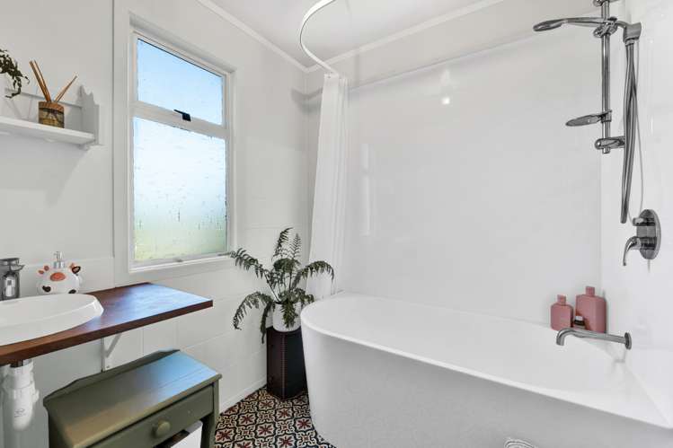 87 South Road Manaia_22