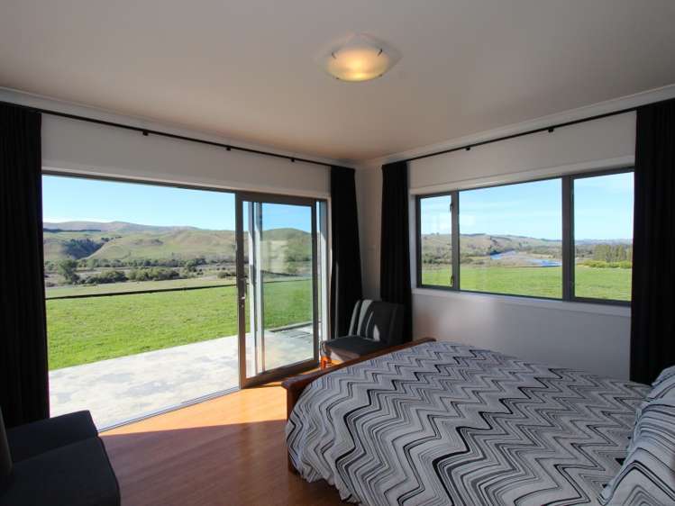 2369 Middle Road Poukawa_11