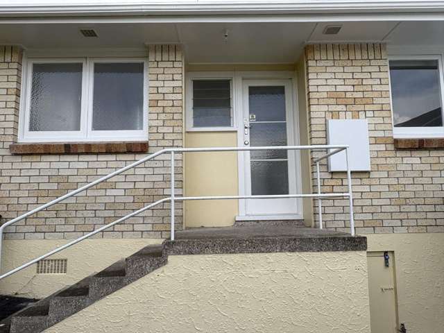 Beautifully Refreshed Two Bedroom Unit - Ideal Location