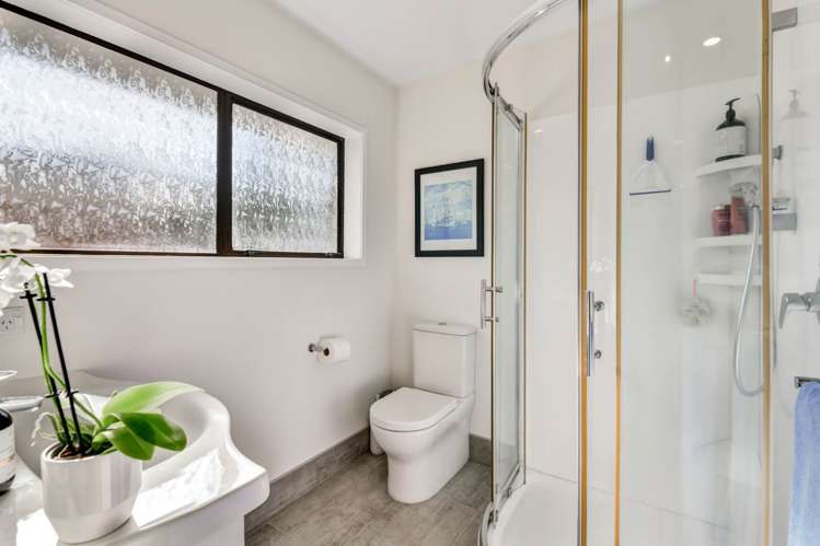 35 Surf Road Stanmore Bay_11