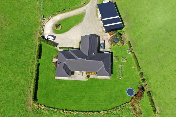 117 Irvine Road and 453 Herbert Road Herbert_21