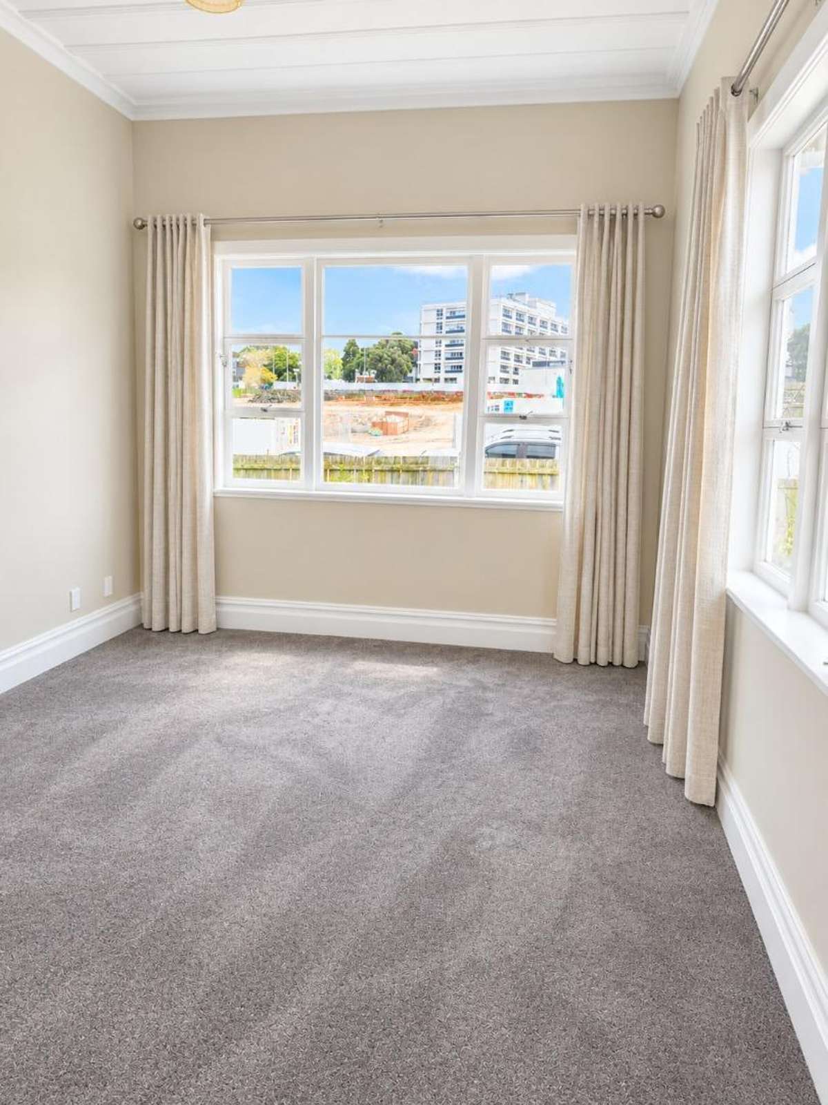 Spacious 3-Bedroom Home – Close to the Hospital and Shops 5