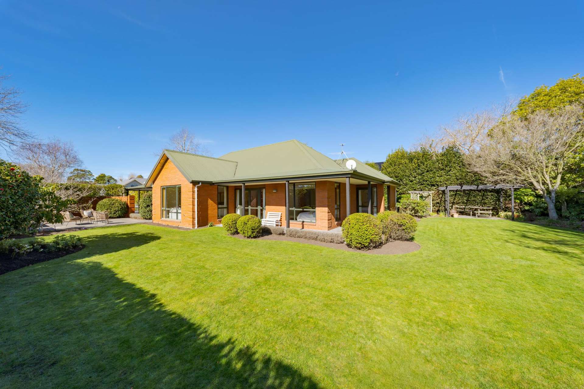 2 Springvale Gardens Harewood_0