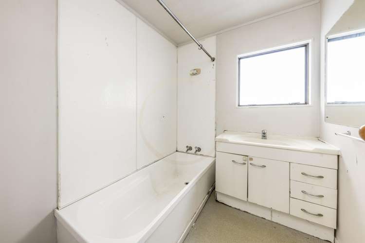 2/8 Templeton Place Clendon Park_11