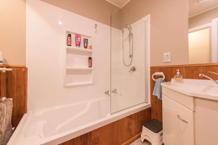 22 Maitland Avenue Stoke_14