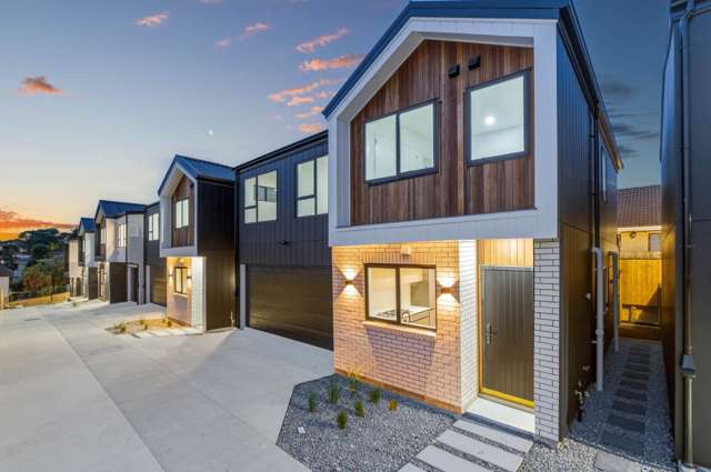 Double Garage – Solid Brick & Weatherboard Home!