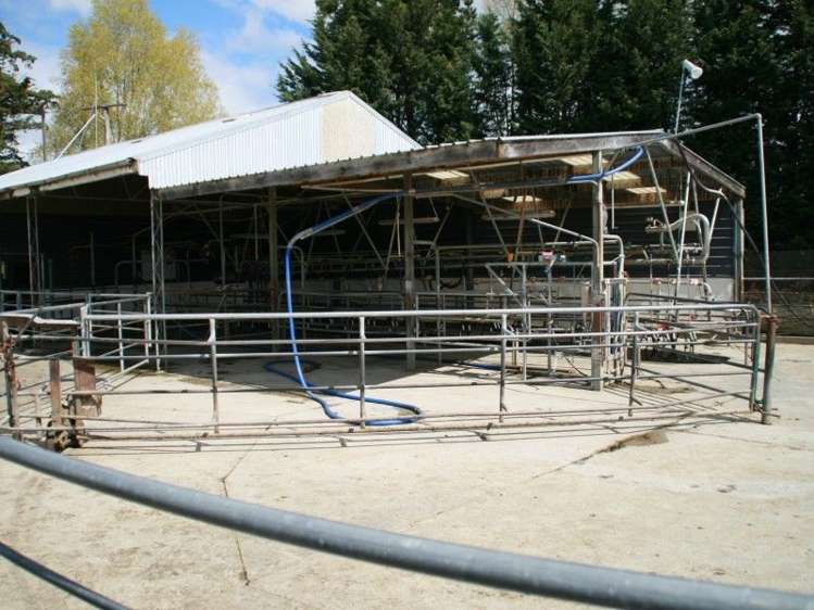 261 Middle Road Gore Surrounds_2