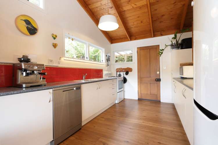 198 Scenic Drive Titirangi_11