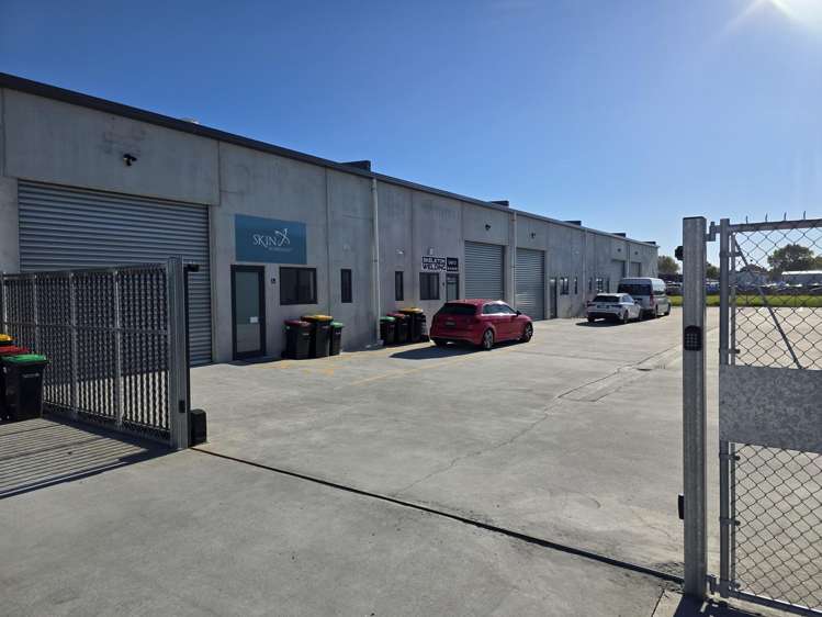 2/7 Lake Bryndwr Lane Burnside_19