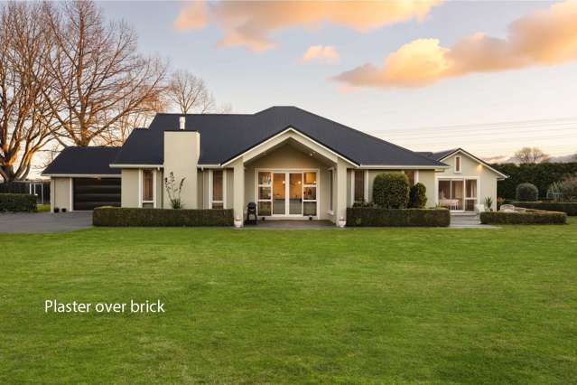 Your next chapter: Country living on town boundary