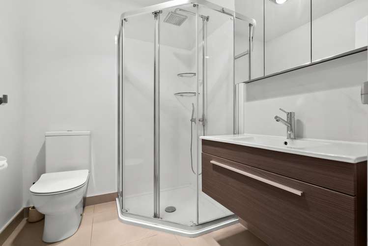 32/11 Ray Small Drive Papakura_8