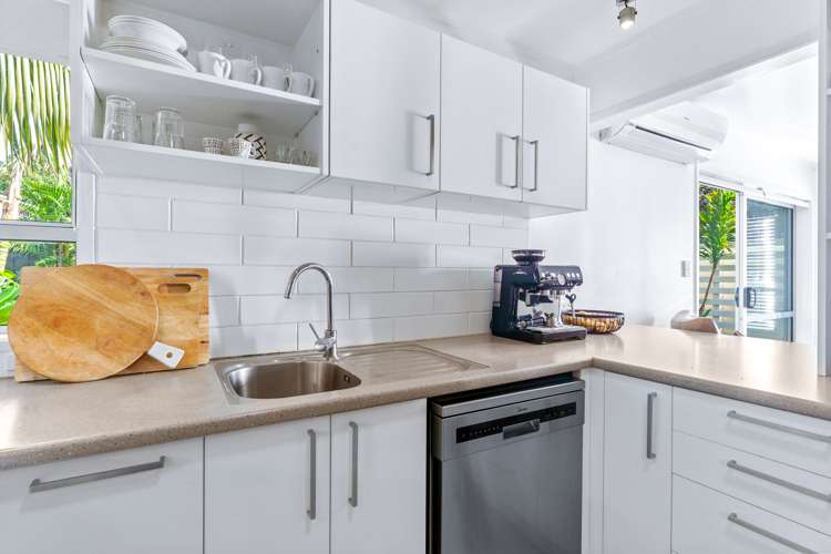 2/2 Vari Place Bayview_13