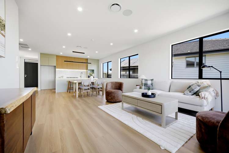 8 THOMASON CRESCENT_4