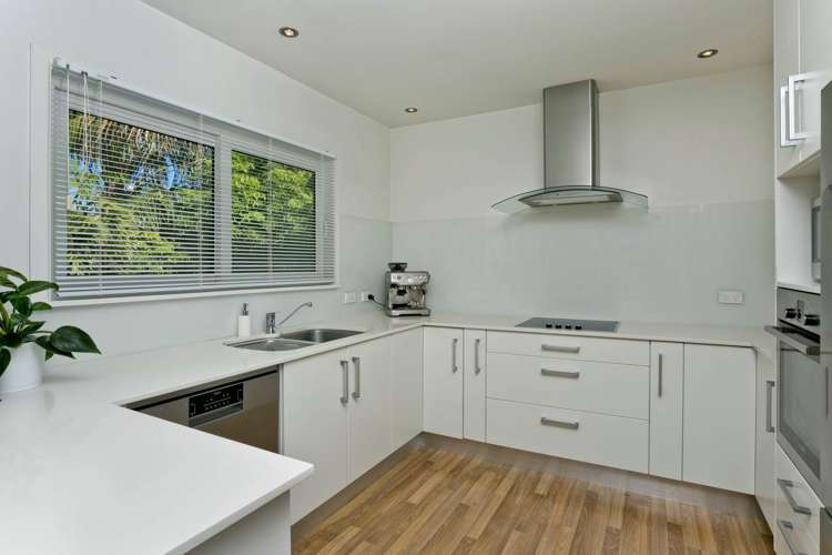 4/11 Sanders Avenue Takapuna_8