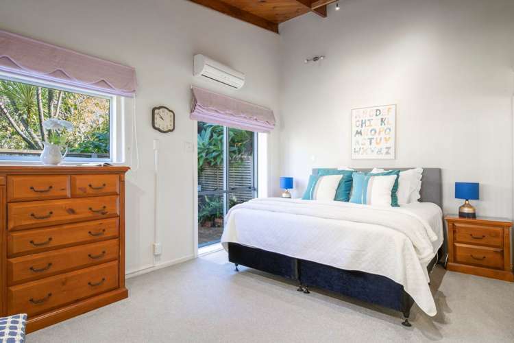 29 Colmar Road Mellons Bay_10