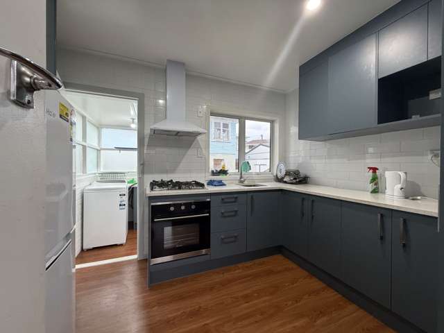 2/270 East Coast Road Forrest Hill_4