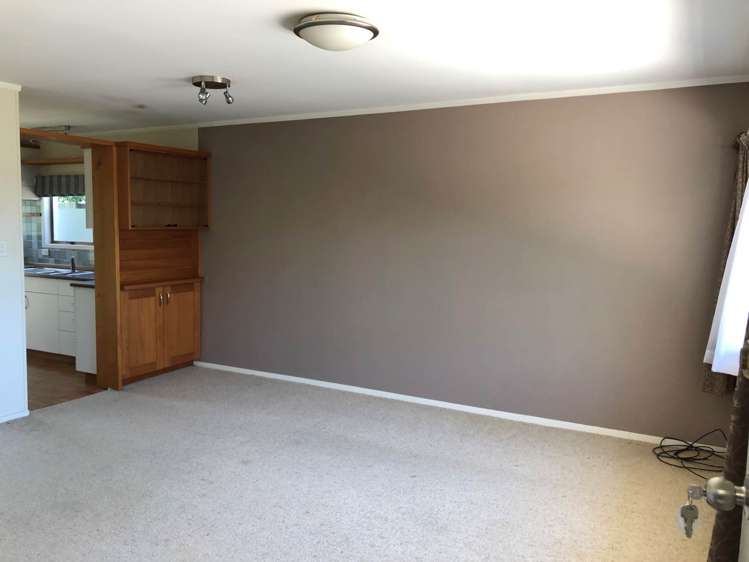 2/110 Vodanovich Road Te Atatu South_3