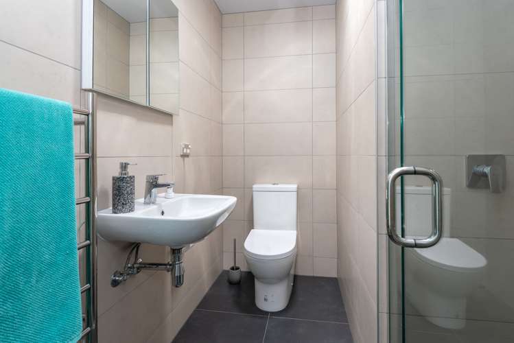 1/130 Cook Street Cockle Bay_11