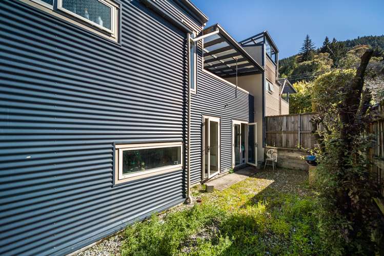 2/96 Thompson Street Queenstown_13