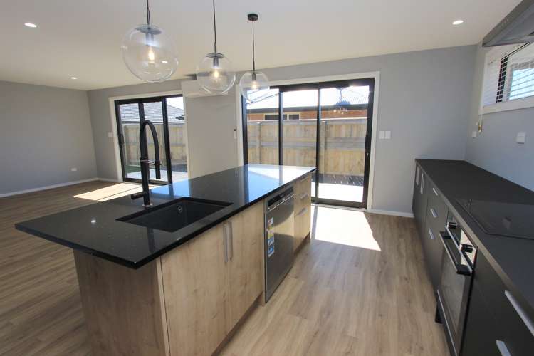 3 Hurricane Way Burleigh_10