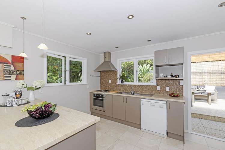 39 Sylvan Crescent Te Atatu South_4