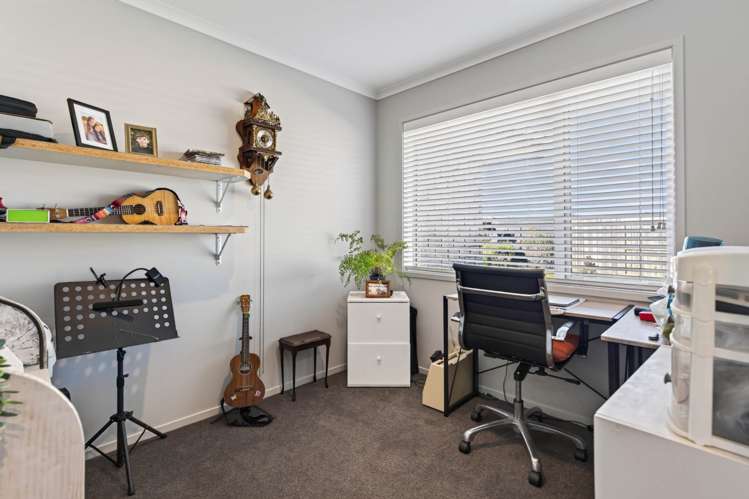 17 Olney Court One Tree Point_19