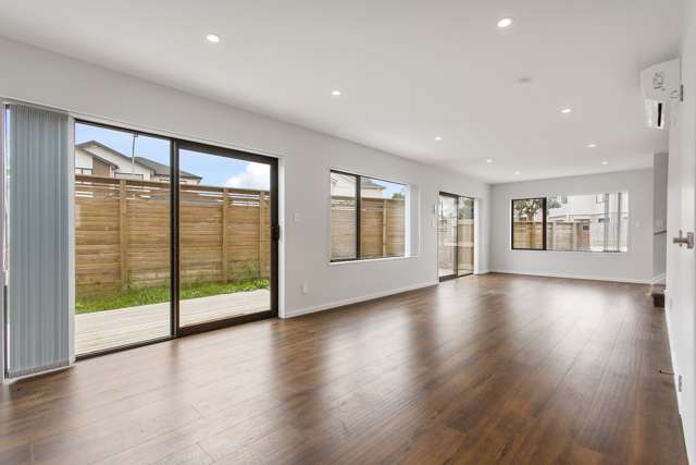 66 Bordeaux Parade Te Atatu South_3