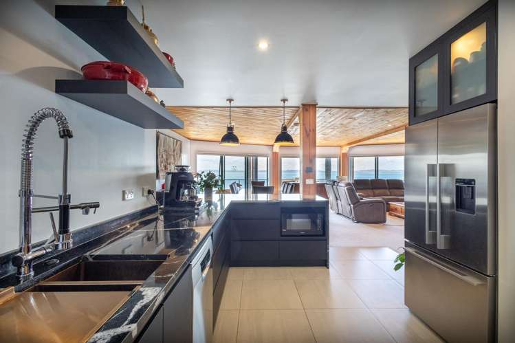 6577 Pouto Road Pouto_12