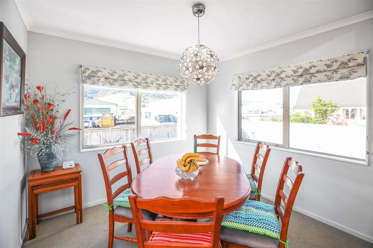 304a Queen Sh25 Street Thames_1