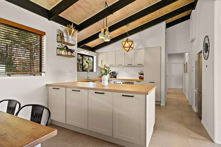 1115 State Highway 16 Waimauku_10