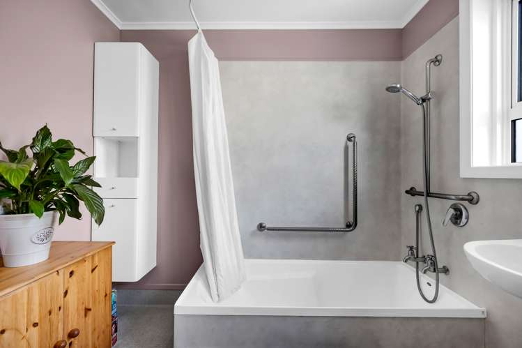 139 Tukapa Street Westown_13