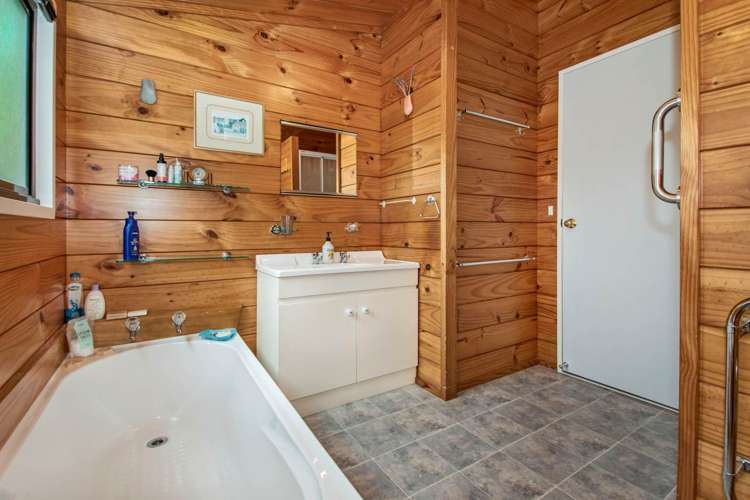 100 Paramount Parade Tikipunga_8